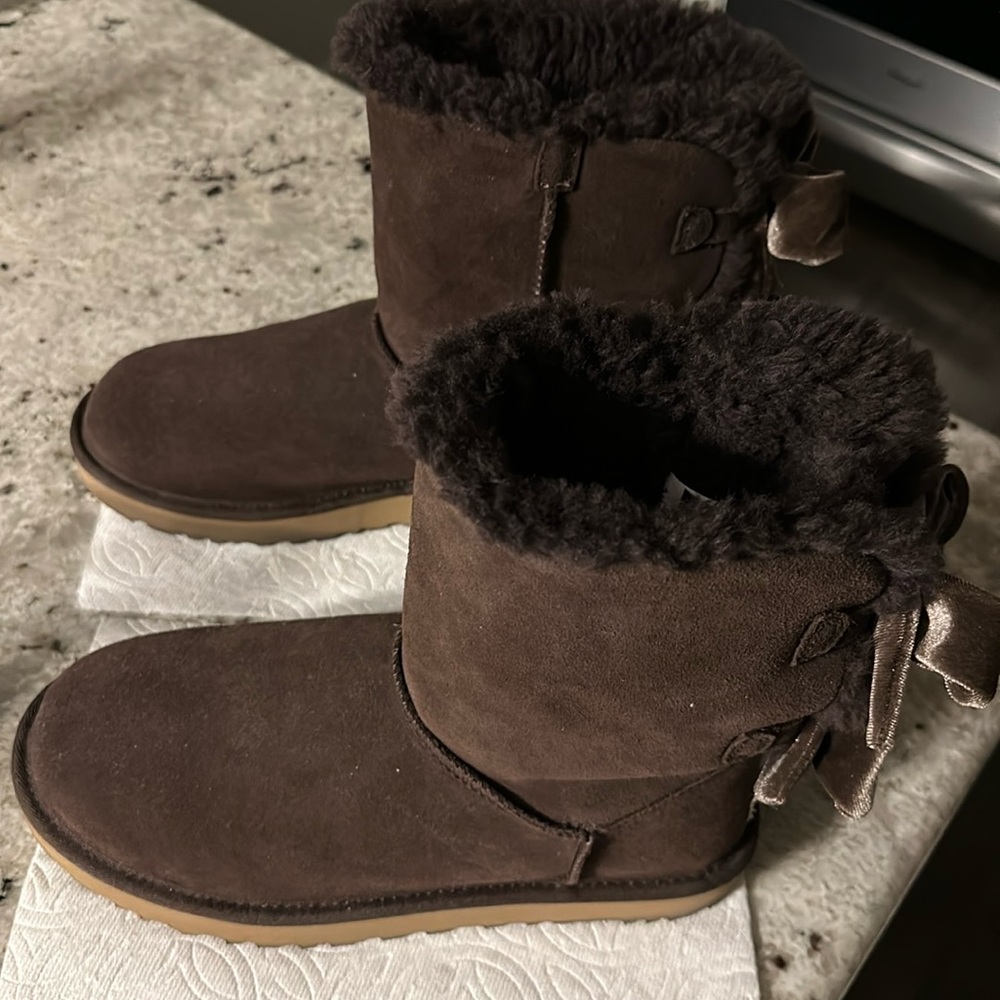UGG brown boots
Size 9 
Half size small for me.
Smoke free & pet free house.